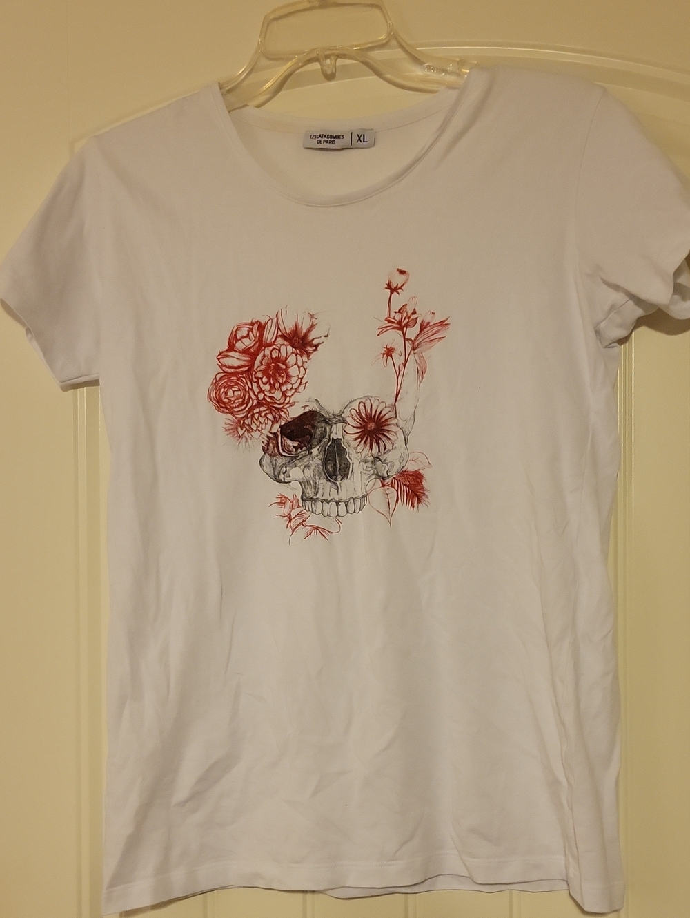 Women’s White Graphic Skull & Floral Tee from PARIS. Fittes Sz Xl